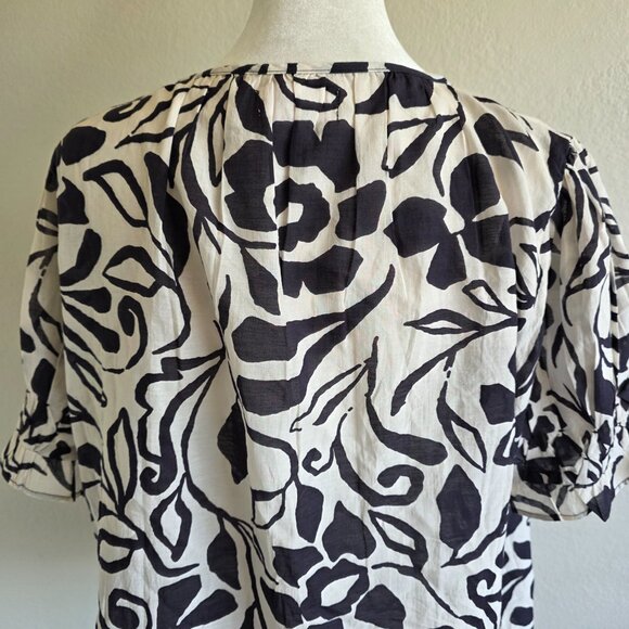 Velvet by Graham & Spencer Leslie Top Blouse Lightweight Short Sleeve Size S - Picture 6 of 7